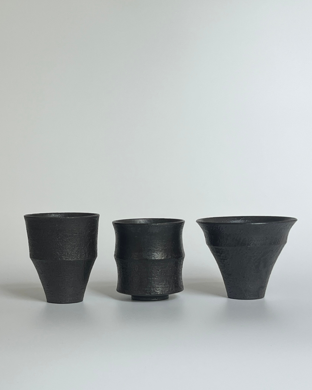 Saeam Kwon Geformte Tasse B schwarz