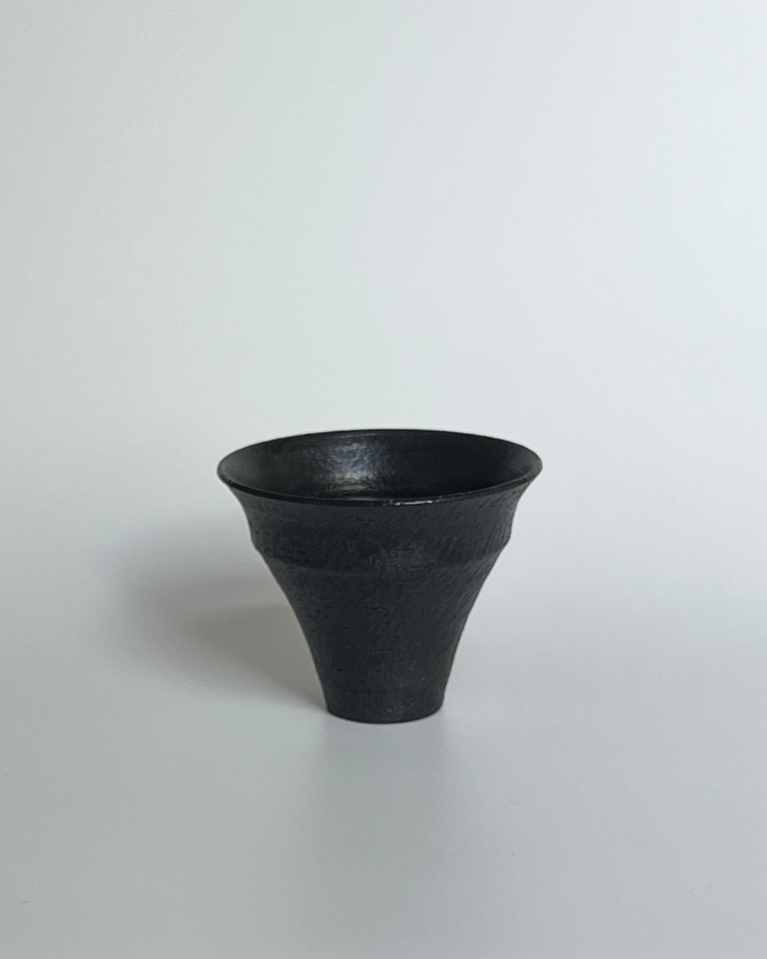 Saeam Kwon Shaped Cup A black