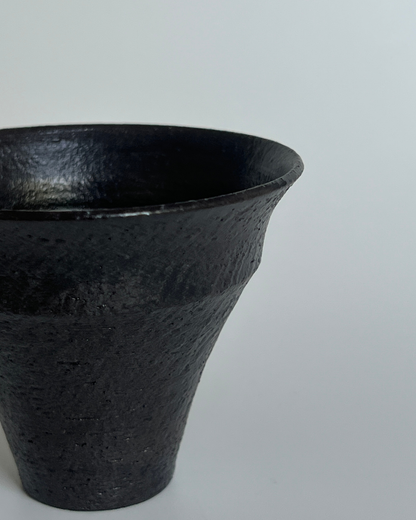 Saeam Kwon Shaped Cup A black