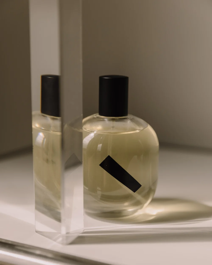 Aoiro Hakudo Rain Botanical Room Perfume